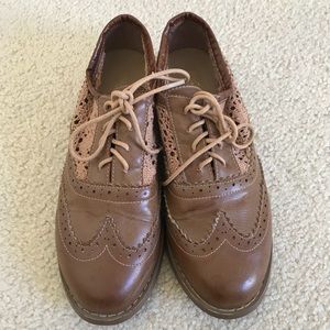 Brown lace Oxfords